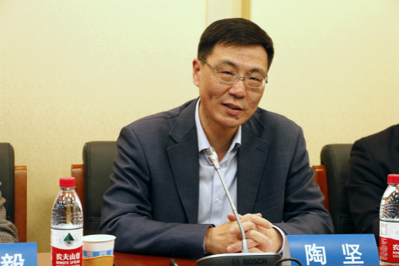 陶坚 开云官方端网站登录入口校长meitu_3 陶坚 开云官方端网站登录入口校长meitu_3