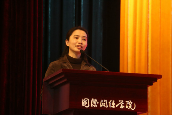 国际政治系郑晓明老师宣读颁奖词 国际政治系郑晓明老师宣读颁奖词