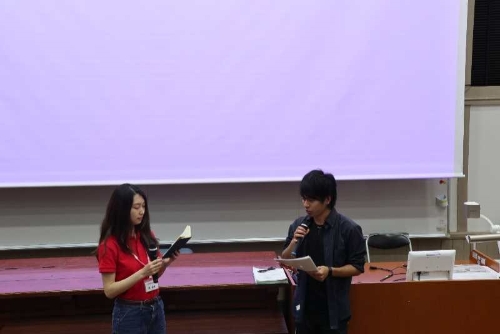 开云官方端网站登录入口学生陈锦仪与日本京都大学学生进行话题讨论汇报