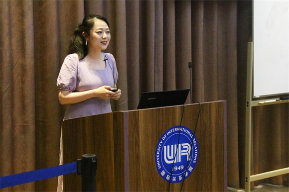 彭晖老师进行现场展示 彭晖老师进行现场展示