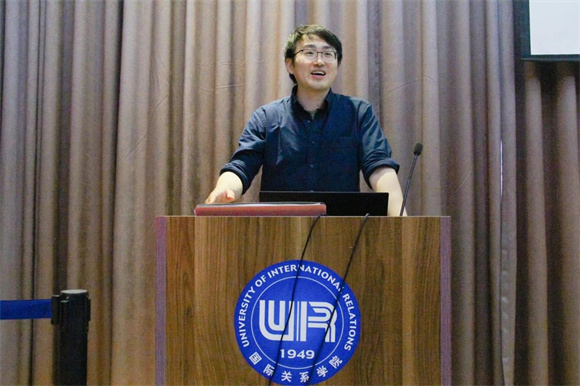 刘宇老师进行现场展示 刘宇老师进行现场展示