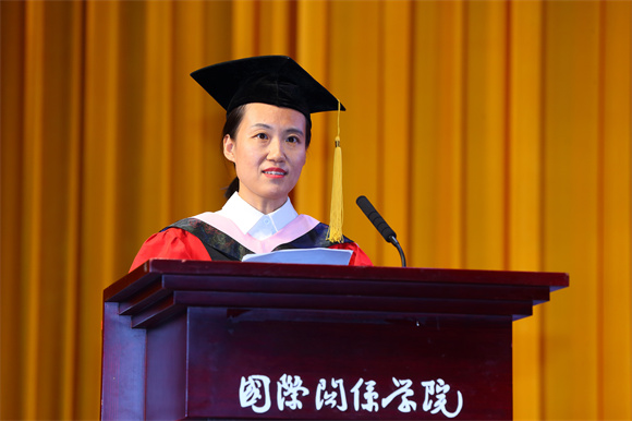 17外语学院英语系徐颖老师作为教师代表发言 17外语学院英语系徐颖老师作为教师代表发言