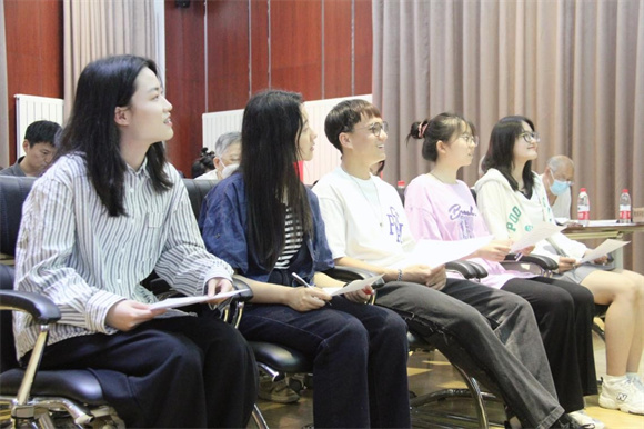参与现场互动的同学们 参与现场互动的同学们