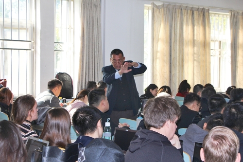 李形教授为开云官方端网站登录入口研究生做学术讲座
